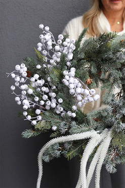 OD RĘKI White Winter, zimowy wianek z jagodami, śr.50cm