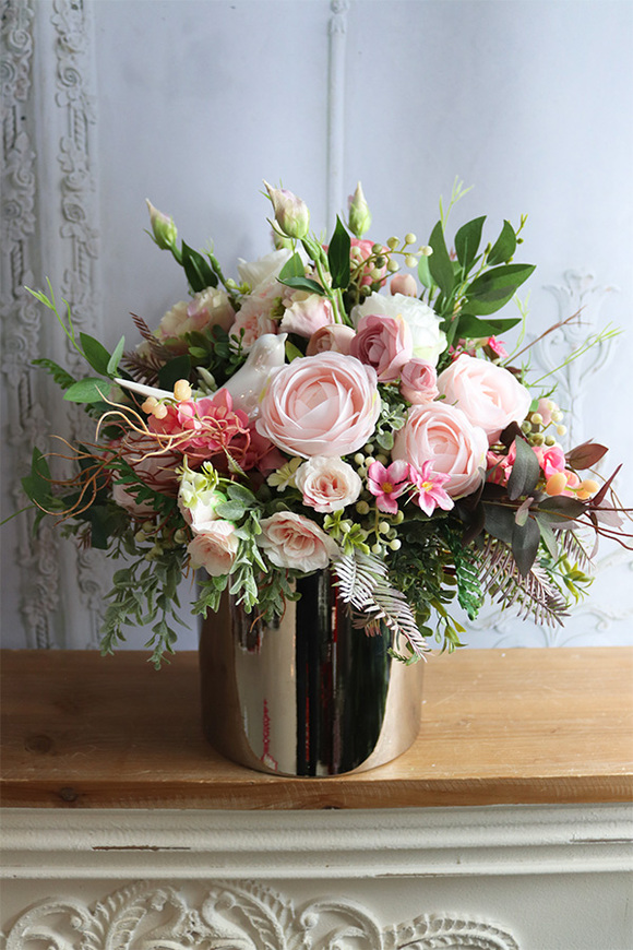 Figaro Silver 2, efektowna kompozycja kwiatowa w lustrzanym wazonie