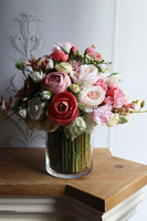 bukiet wiosennych kwiatów w szklanym wazonie, Hellissa New