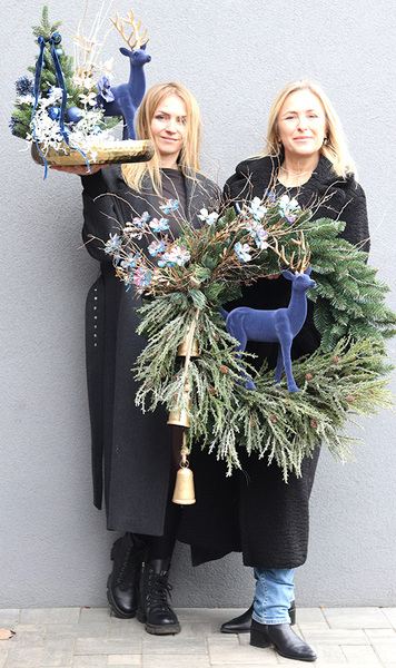 Granatowy Jeleń, świąteczny stroik zimowy