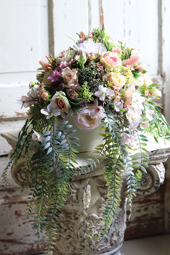 Manfredo Leto, kompozycja kwiatowa w białym naczyniu, wym.34x52cm 