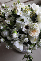 Florencja Vase, kompozycja kwiatowa w białym naczyniu, wym.41x76cm  