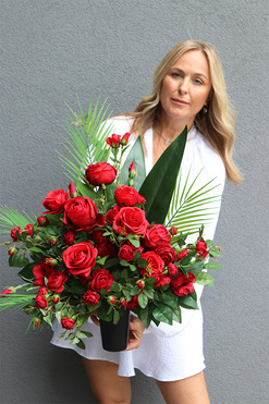 Gloria Czerwone Róże, bukiet nagrobny we wkładzie, wys.65cm 