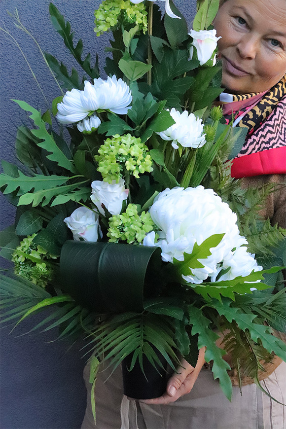 Nelema White, komplet dekoracji nagrobnych