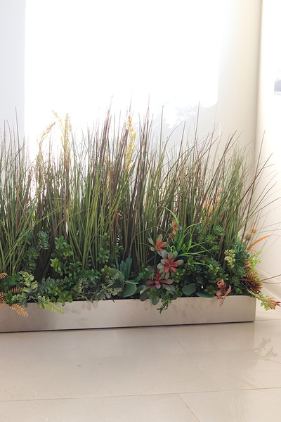 Albertina Steel, trawy w stalowej donicy