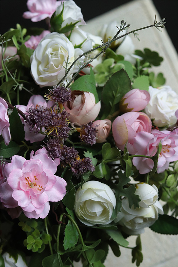 Pearls, kompozycja kwiatowa w naczyniu