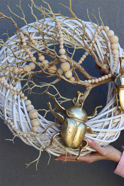 Skarabeusz, złoty wianek na drzwi