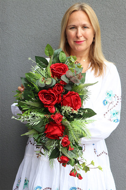 Red Geria, wieniec nagrobny w kształcie serca z różami, dł.45cm