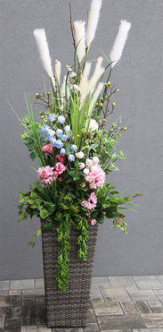 Nelida Rattan, zielona kompozycja z trawami do donicy Klienta, wys.115cm 