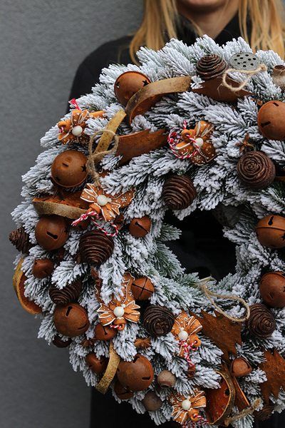 Kuligowe Cuda, świąteczny wianek na drzwi