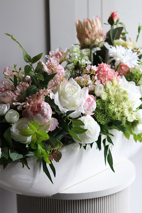 Laos Florencja Leoniso 2, kompozycja kwiatowa w naczyniu