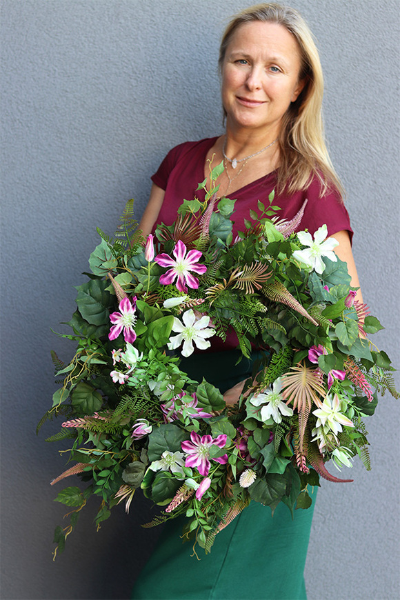 Clematis, zielony dekoracyjny wianek, śr.60cm