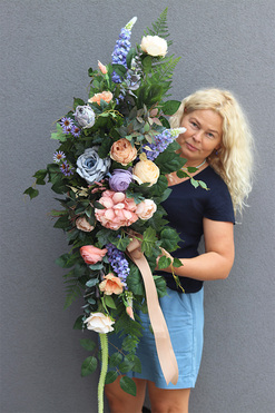 Estella, dekoracja nagrobna na betonowej podstawie, wym.100cm