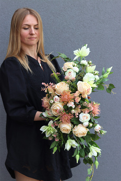 Riserte, kompozycja nagrobna w ceramicznej misie, dł.68cm