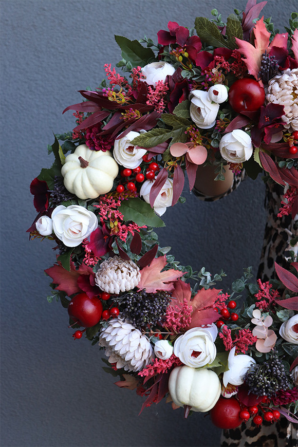 Merlot, jesienny wianek z dyniami