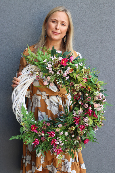 Delicja Wiosenna, asymetryczny wianek na drzwi