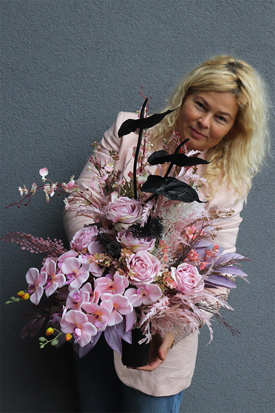 Angelo Pink Flowers, nowoczesny bukiet nagrobny we wkładzie