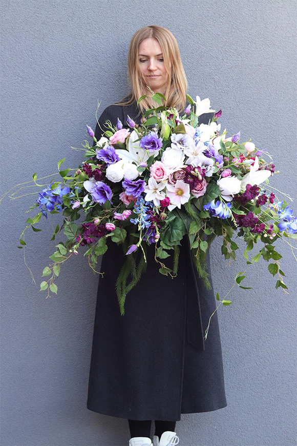 Fiolettera, nagrobna wiązanka na plastrze drewna,