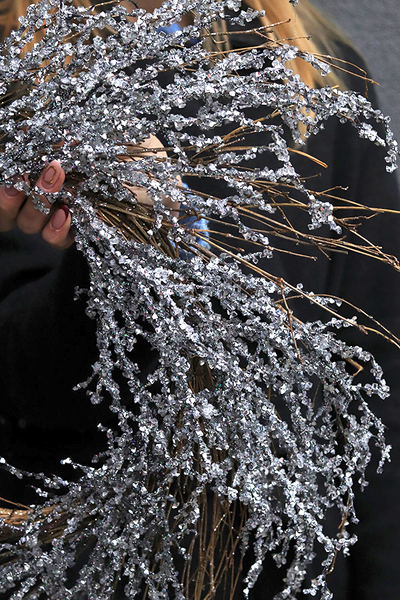 Frozen Woods, zimowy wianek z brokatem, srebrny