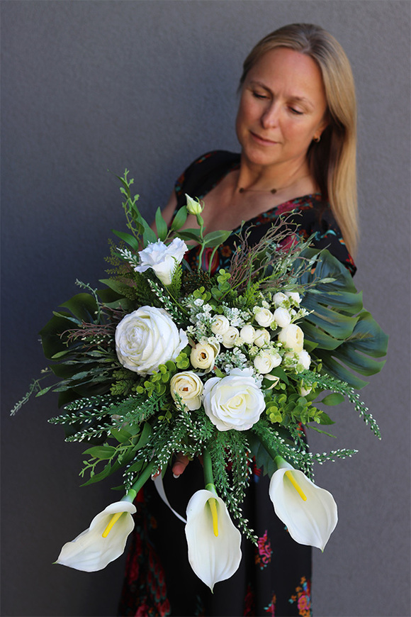 Reginna Biel, bukiet nagrobny z kallami, wys.57cm