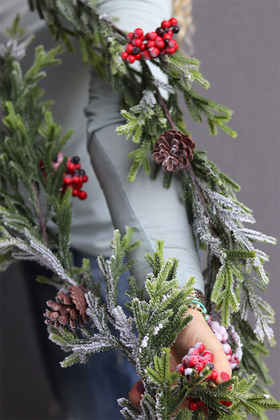 Mroźny Dzień, zimowa girlanda z czerwonymi owocami, dł.150cm 