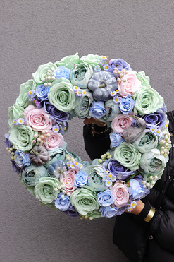 OD RĘKI Pumpkin Blue, niebieski jesienny wianek z dyniami, śr.53cm 