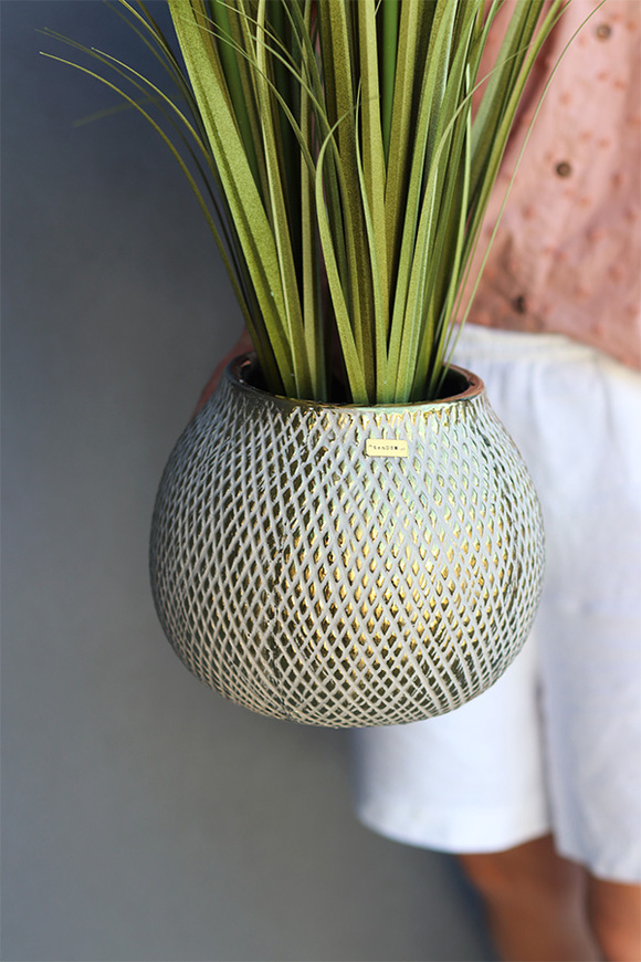 Bernatta, sztuczna trawa w złotej donicy