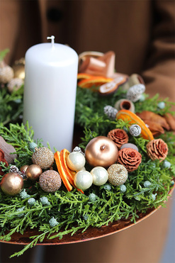 Miedziany, świąteczny stroik na talerzu, wym.14x35cm