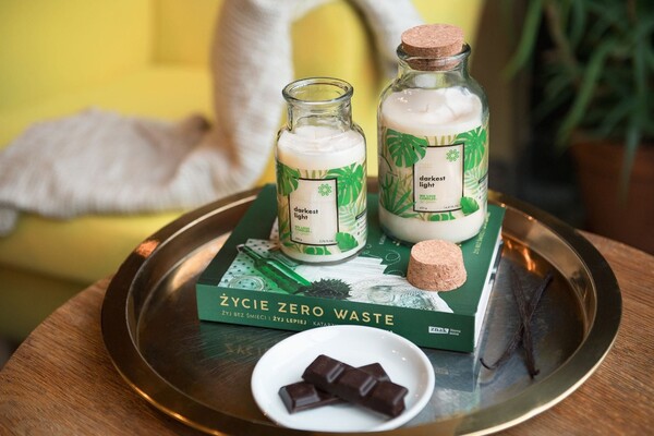 Go Green, sojowa świeczka zapachowa, Darkest Light, 220g