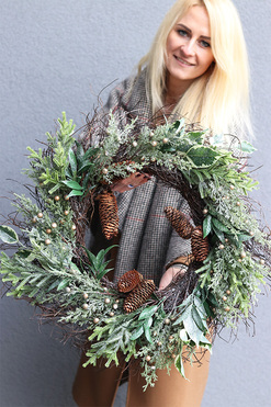 Zima w Mieście Modern, wianek na drzwi, rozp.57cm