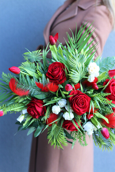 Red Dalia, dekoracja nagrobna na tacy