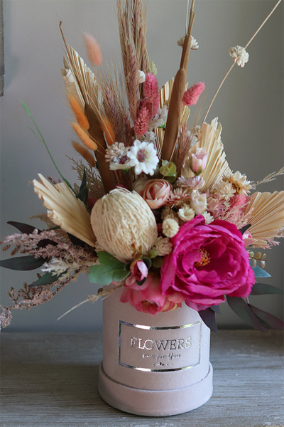 Pinkobella Orfitta, welurowy flowerbox z suszem, wys.49cm