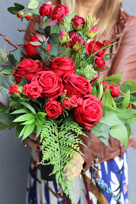 Czerwień Deluxe, bukiet nagrobny we wkładzie