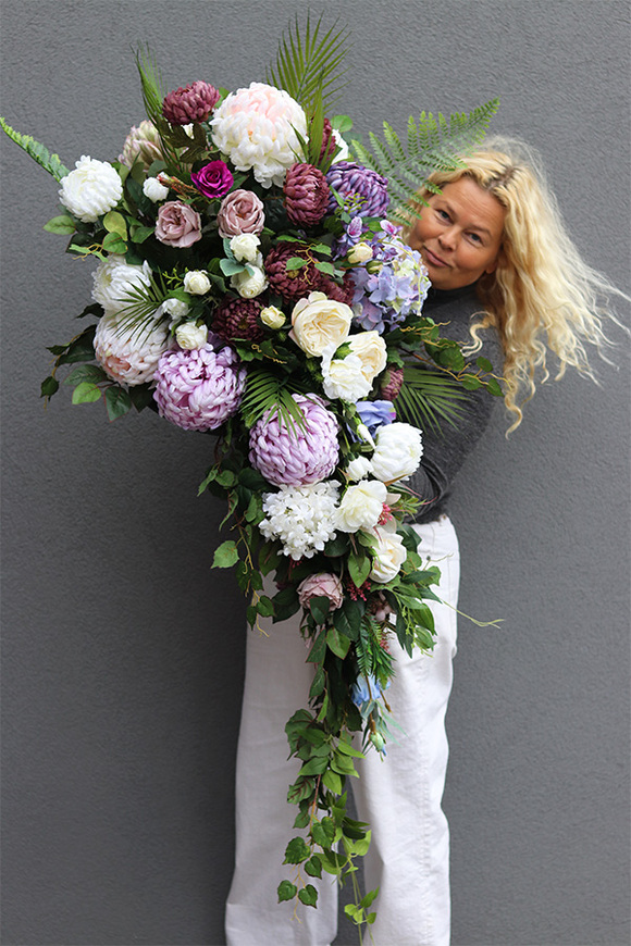 Lerre, kompozycja nagrobna w plastikowej misie