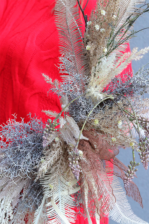 Subtelle Lilano, wianek na obręczy z proteą