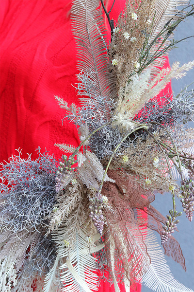 Subtelle Lilano, wianek na obręczy z proteą