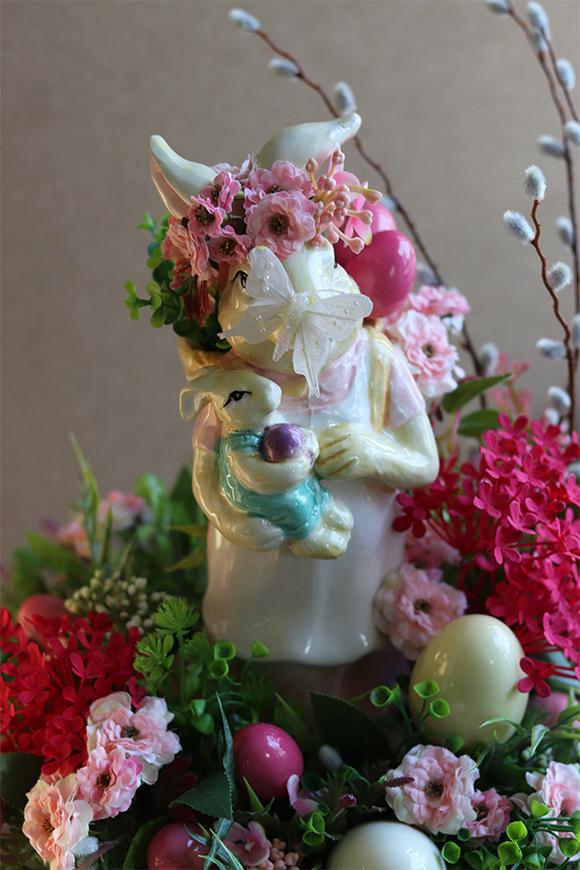 Zające i Motyle, flowerbox welurowy z figurką