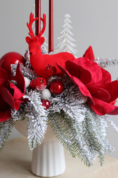 Reindeer Velvet, czerwony świąteczny stroik w pucharze