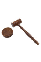 Młotek Sędziowski, drewniany młotek z podstawką