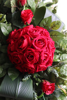 Red Bowl, czerwona wiązanka nagrobna