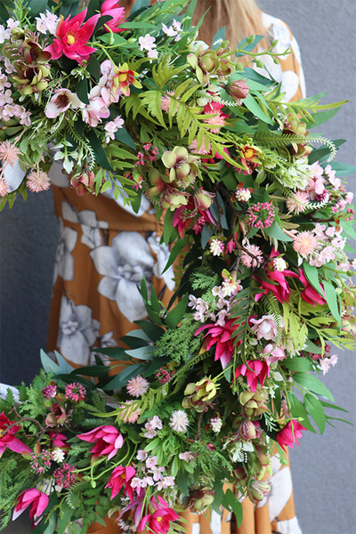 Delicja Wiosenna, asymetryczny wianek na drzwi