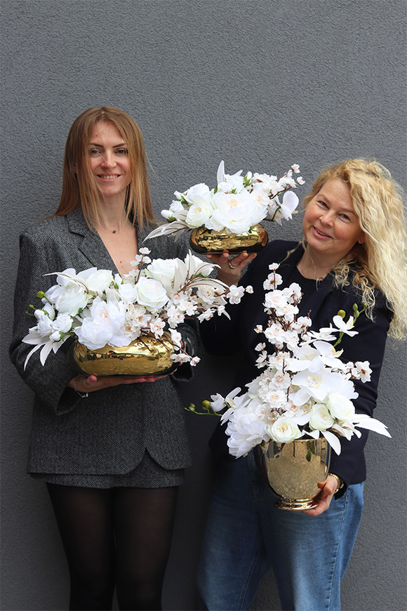 Lorient Gold Big, kompozycja kwiatowa w złotej misie