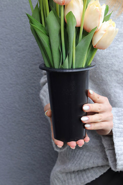 Tulippo New Design, nowoczesny bukiet nagrobny we wkładzie, dł.53cm 