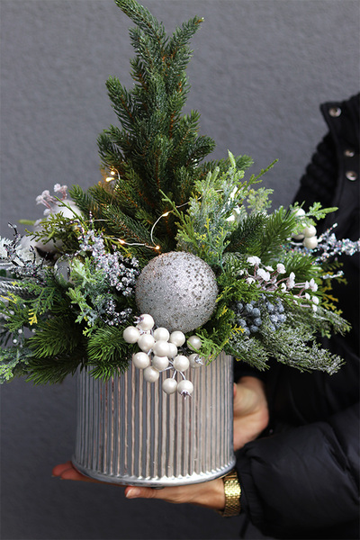 Srebrna Sowa, realistyczna choinka świąteczna z przybraniem