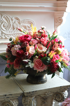 Asterna, kompozycja kwiatowa w pucharze, wym.43x50cm 