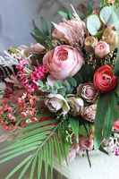 Bretania, kompozycja kwiatowa w owalnej lustrzanej misie, wym.29x56x35cm