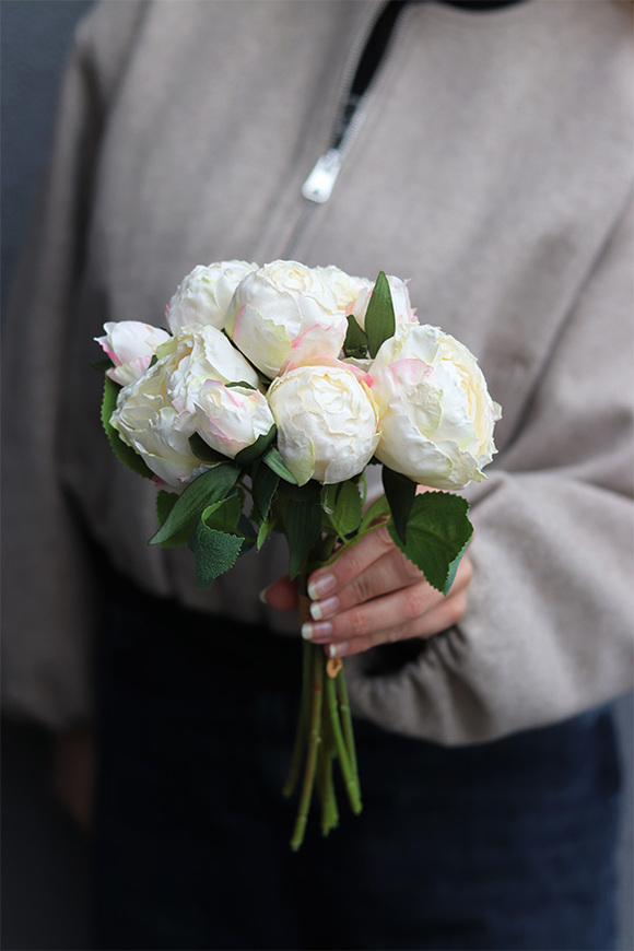 Peonies, bukiet kremowych peonii