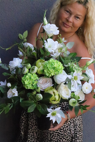 White Gerena, bukiet nagrobny do flakonu