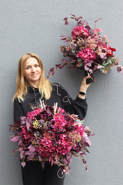 Amarantis Bordo, bukiet nagrobny we wkładzie do wazonu