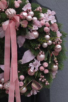 Różowa Bajka, świąteczny wianek ze skrzatami